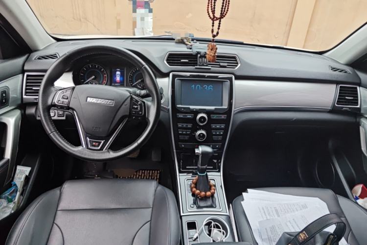 Used Haval H2 2017 Red-Label 1.5T Automatic Two-Wheel Drive Luxury Model Center Console