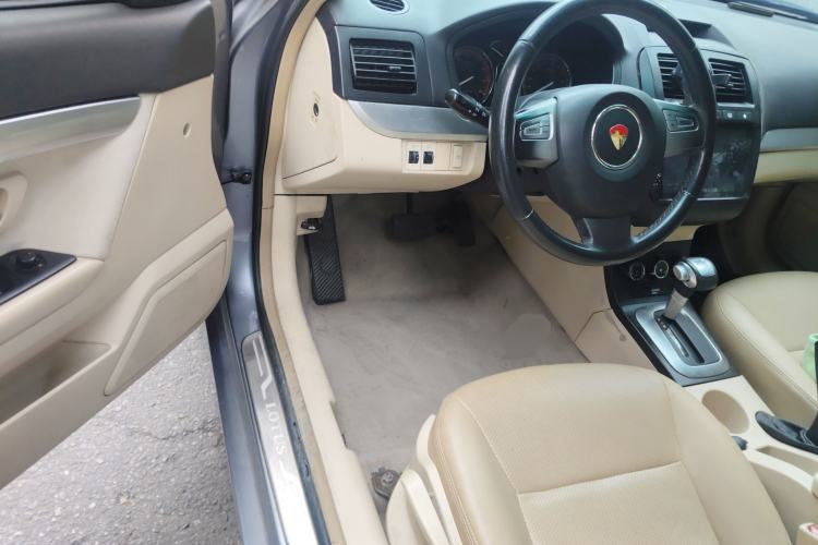 Used Lotus L5 2011 Sedan 1.6L Automatic Fashion Edition