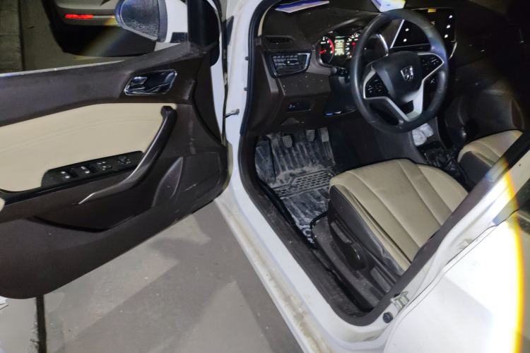 Used Baojun 310W 2017 1.5L Manual Fashion Model China V
