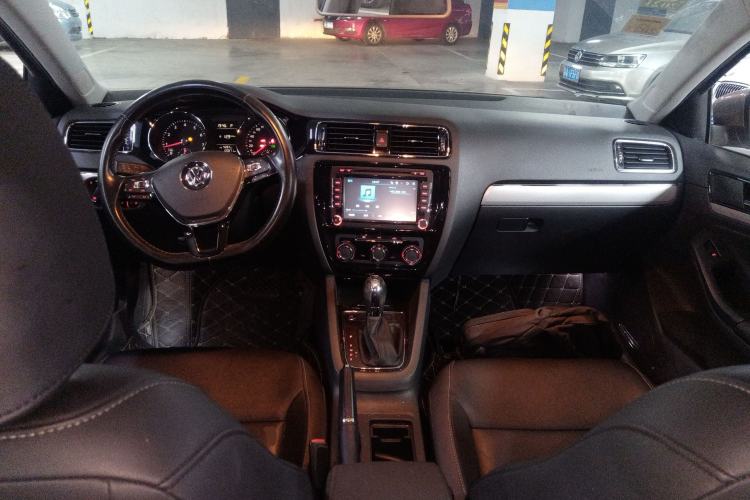 Used Volkswagen Sagitar 2017 230TSI Automatic Comfort Version
