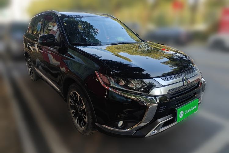 Used Mitsubishi Outlander 2019 2.4L 4x4 Zhi Xiang Edition 5 Seats China V Emission Standard
