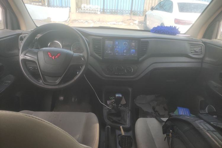 Used Wuling Hongguang V 2021 1.5L Jingqu Edition Enclosed-Window Vehicle LAR