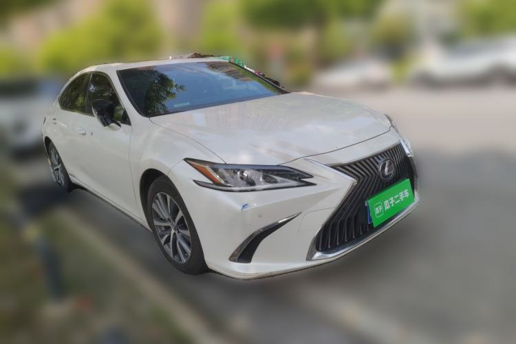 Used Lexus ES 2020 300h Premier Edition