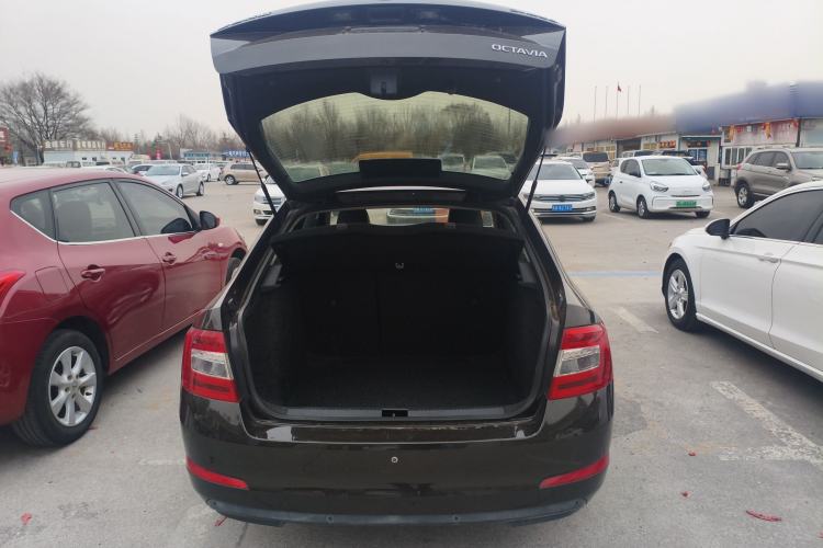 Used Skoda Octavia 2015 1.6L Manual Yijie Edition
