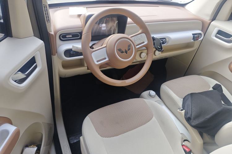 Used Wuling Hongguang MINIEV 2024 3rd Generation 215km Youth Edition Center Console