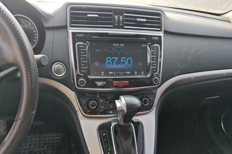 Used Haval M6 2017 1.5T Automatic Two-Wheel Drive Urban Model Audio And AC Panel