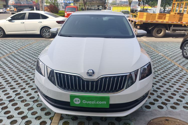 Used Skoda Octavia 2018 1.6L Automatic Comfort Edition Front