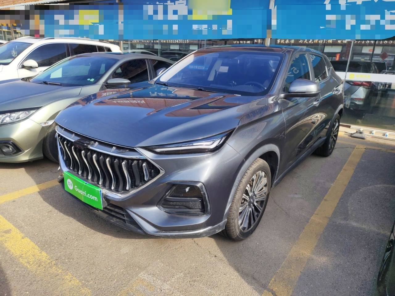 Под передней частью автомобиля