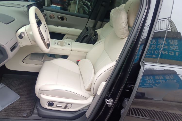 Used Li Auto Li Auto i6 2025 Model Four-Wheel-Drive Standard Type
