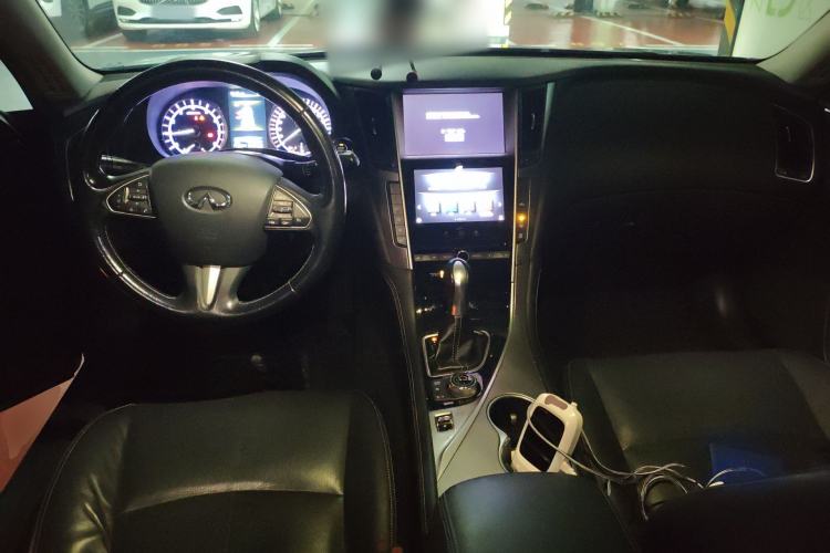 Used Infiniti Q50L 2015 2.0T Enjoyment Edition Center Console