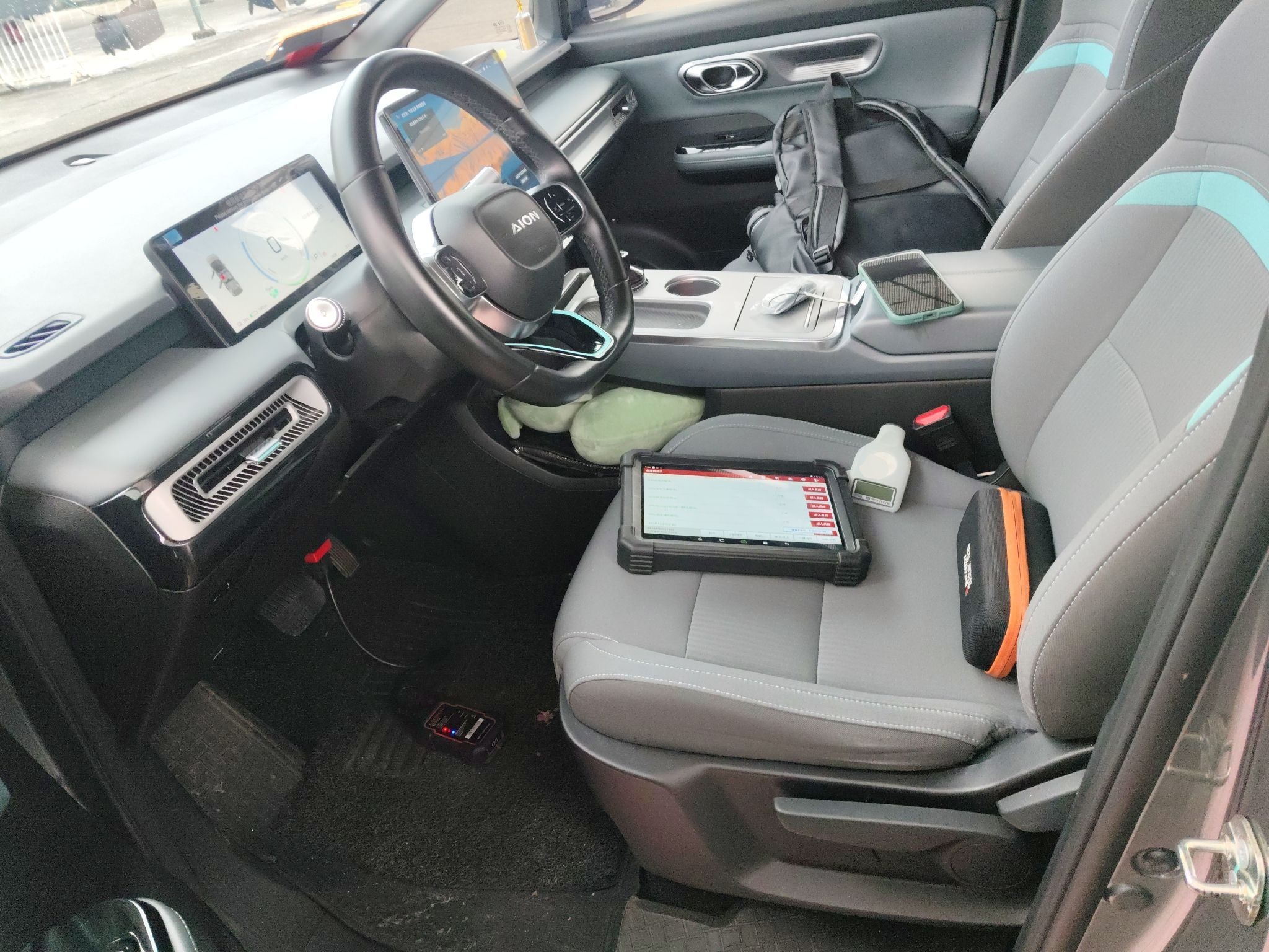 المقاعد الأمامية داخل السيارة