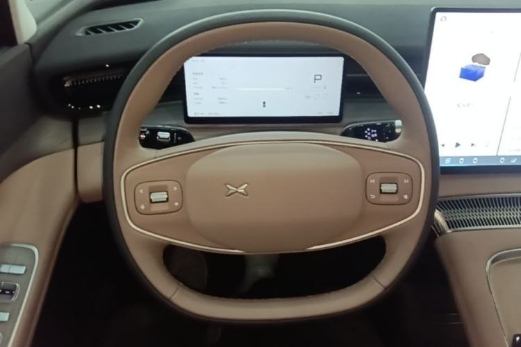 Used XPeng X9 2025 740 Ultra-Long Range Max Steering Wheel