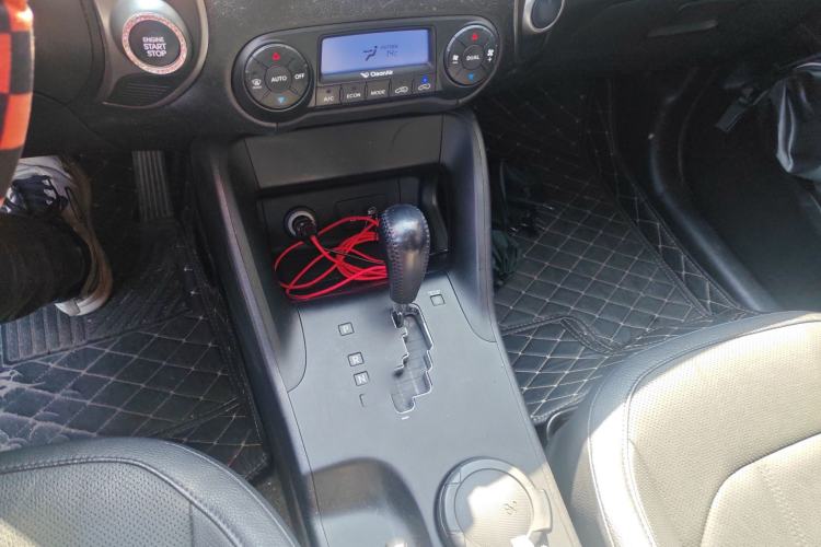 Used Hyundai ix35 2013 2.0L Automatic Two-Wheel Drive Smart GLS China IV Standard Gear Lever