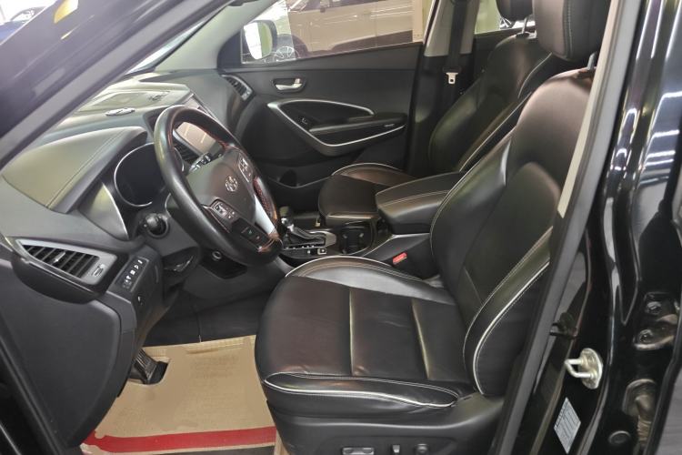 Used Hyundai Santa Fe 2017 2.4L Automatic Two-Wheel Drive Smart Version 5 Seats Left Front Seat