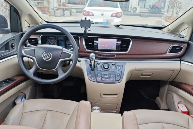 Used Buick GL8 2015 2.4L Luxury Business Premium Edition
