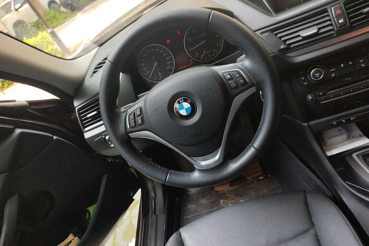 Used BMW X1 2015 sDrive18i Leading Edition
