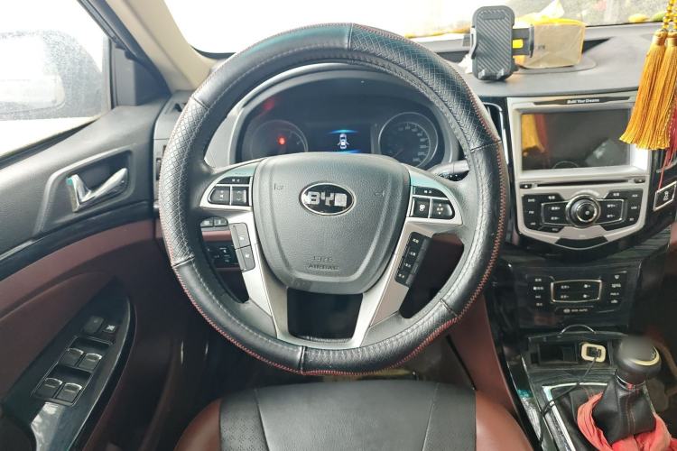 Used BYD Surui 2015 Revised Version 1.5L Manual Luxury Edition Steering Wheel