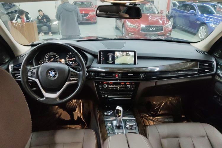 Used BMW X5 2018 xDrive28i Center Console