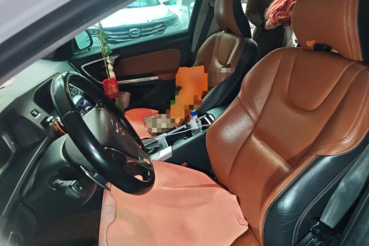 Used Volvo V60 2014 Restyled T5 Zhiya Edition
