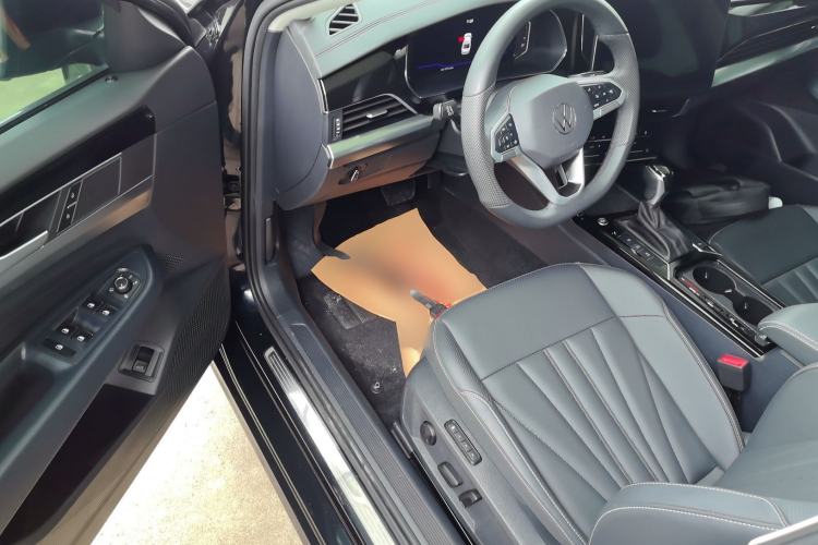 Used Volkswagen Passat 2025 Outstanding Model 380TSI Starry Dragon Edition Driver Seat