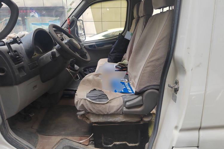 Used Dongfeng Yufeng 2018 2.3T Logistics Vehicle A100 Luxury Edition Short Wheelbase Mid-Roof Design 5–9 Seater
