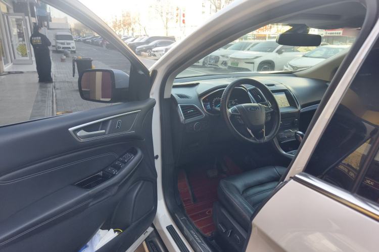 Used Ford Edge 2016 EcoBoost 245 Four-Wheel Drive Titanium Edition 7-Seater Driver Seat