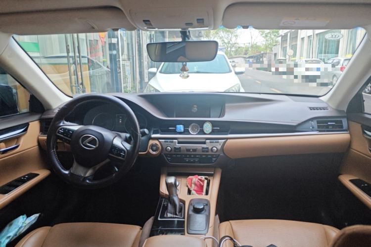 Used Lexus ES 2015 200 Elite Edition Center Console