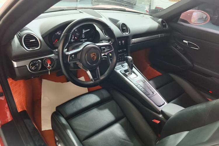 Used Porsche 718 2016 Cayman 2.0T Center Console