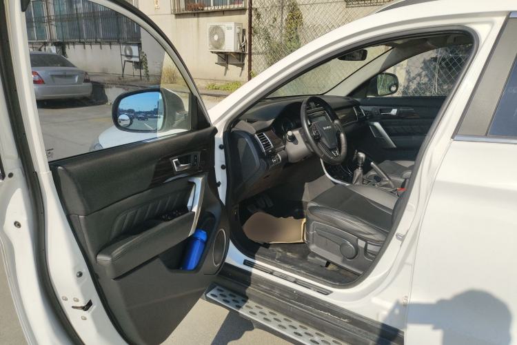 Used Haval H2 2016 Red Label 1.5T Manual Two-Wheel Drive Elite Model
