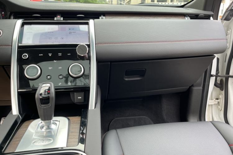 Used Land Rover Discovery Sport 2022 249 PS R-Dynamic S Performance Edition 5 Seats Audio And AC Panel