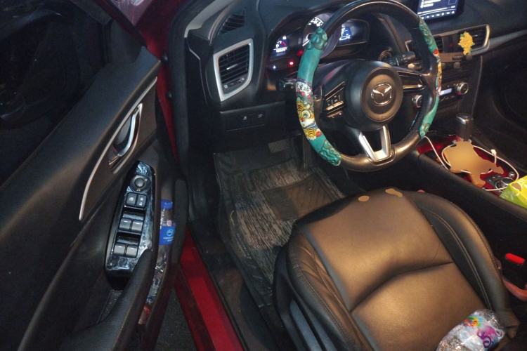 Used Mazda 3 Axela 2017 Hatchback 2.0L Automatic Luxury Model Emission Standard China V Driver Seat