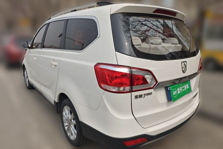Used Baojun 730 2014 1.5L manual standard trim 7 seats