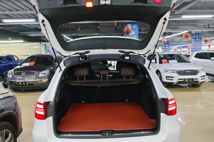 Used Mercedes-Benz GLC 2018 Facelift GLC 260 4MATIC Luxury Edition
