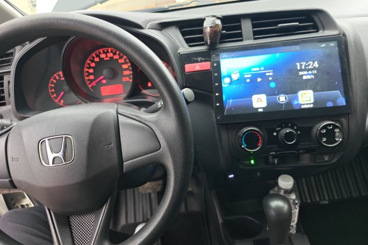 Used Honda Fit 2014 1.5L LX CVT Comfort Model Center Console