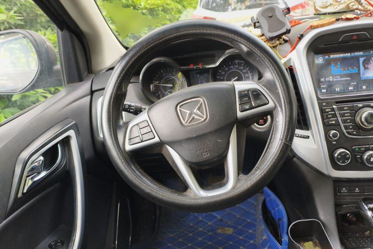 Used JMC Yusheng S350 2014 2.4T Automatic 2WD Diesel Luxury Version with Sunroof 5 Seats Steering Wheel