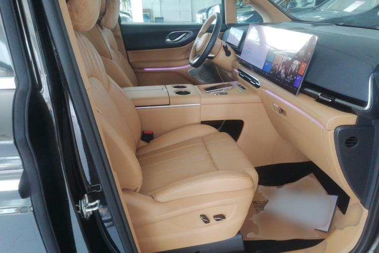 Used VOYAH Dream 2025 EV Four-Wheel Drive Flagship Kunpeng Edition
