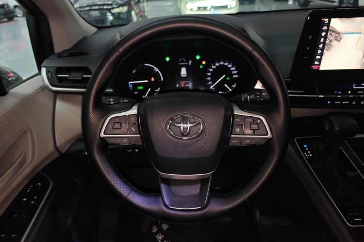 Used Toyota Sienna 2023 2.5L Hybrid Comfort Edition
