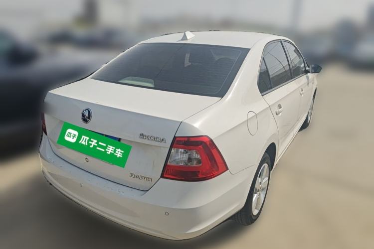 Used Skoda Rapid 2015 1.6L Automatic Smart Selection Model Rear Right 45 Deg