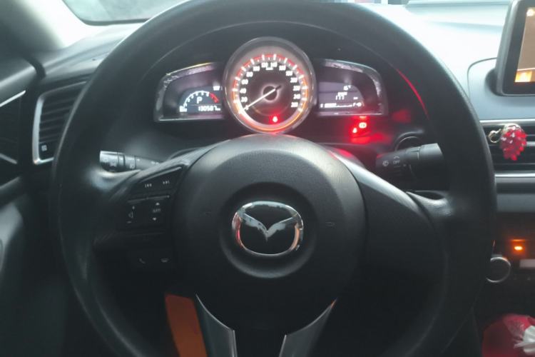 Used Mazda 3 Axela 2016 Sedan 1.5L Automatic Luxury Model