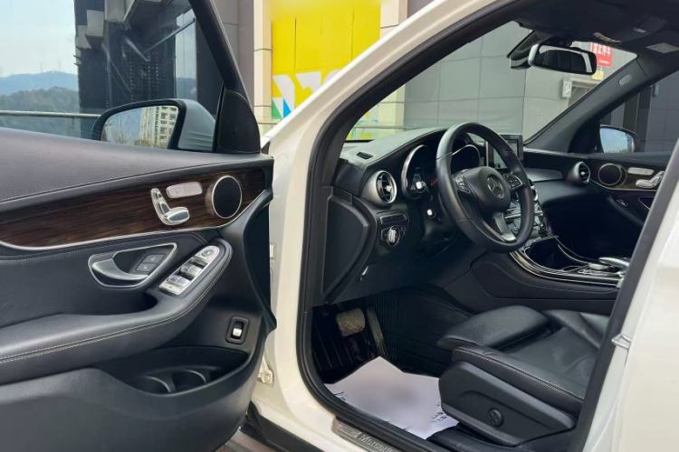 Used Mercedes-Benz GLC 2017 GLC 260 4MATIC Luxury Model
