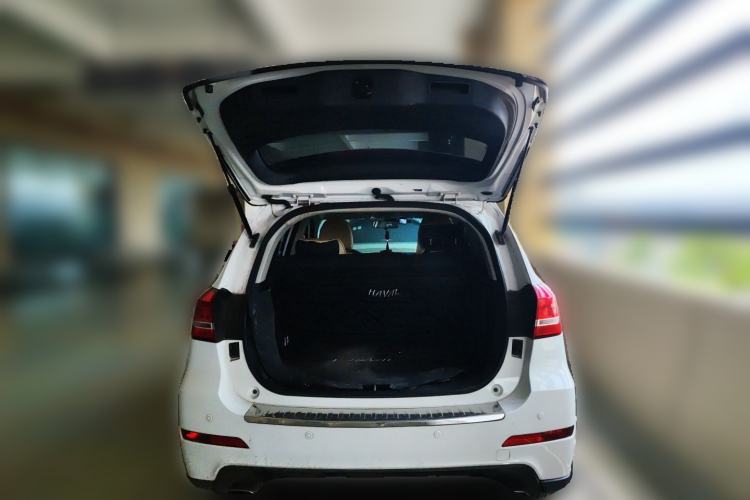 Used Haval H2 2016 Red-Label 1.5T Manual Two-Wheel Drive Luxury Model Trunk