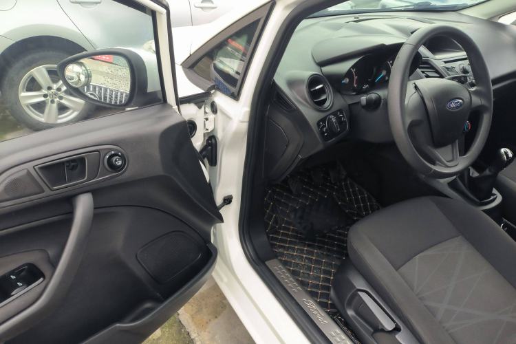 Used Ford Fiesta 2013 Sedan 1.5L Manual Fashion Edition
