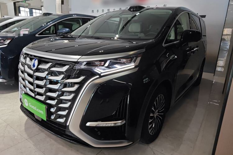 Used Denza D9 2025 DM-i Intelligent Drive 1020 Four-Wheel Drive Flagship Model