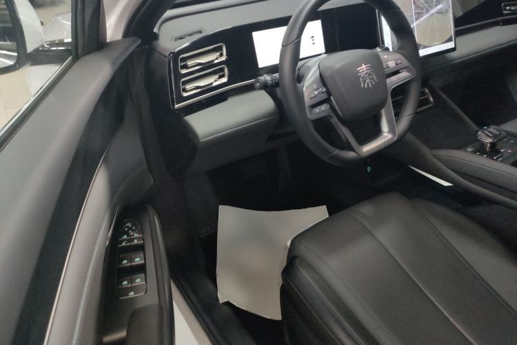 Used BYD Qin L 2025 DM-i Smart Drive 120KM Leading Model