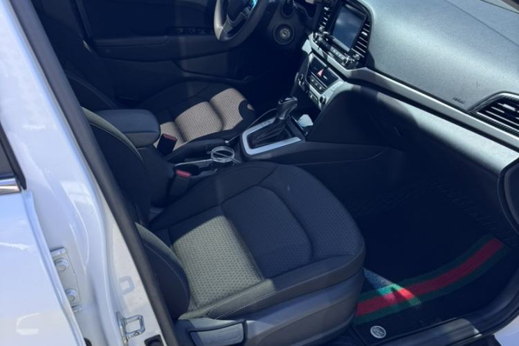 Used Hyundai Elantra (6th Generation / Lingdong) 2016 1.6L Automatic ZhiXuan – Elite Version Interior 4