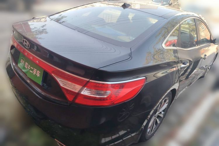 Used Hyundai Azera 2011 2.4L Luxury Model
