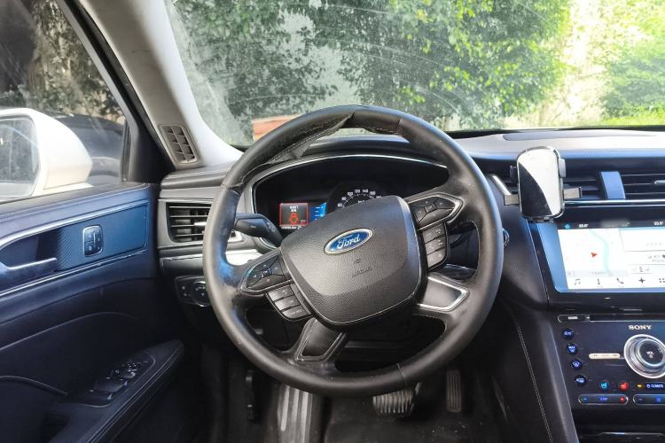 Used Ford Taurus 2017 EcoBoost 245 Luxury Model Steering Wheel
