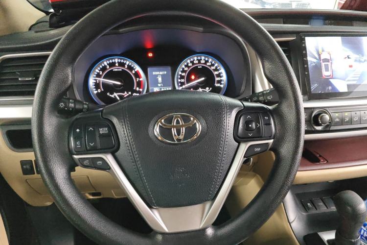 Used Toyota Highlander 2017 2.0T Two-Wheel Drive Elite Version 7 Seats Steering Wheel