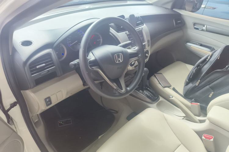 Used Honda City Classic 2012 1.5L Automatic Elite Edition Center Console