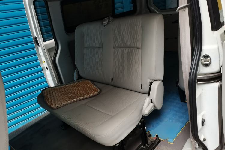 Used Jinbei New Hiace X30L CNG 2023 70L CNG Wealth Edition Coach 6/7-Seater Central Air-Conditioned Version SWCC15M